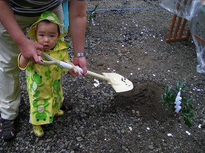 地鎮祭施主鍬入れ不動産クリニック.JPG